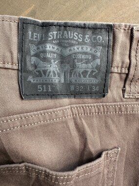 LEVS'S 511 BLACK LABEL AND TAG LIGHT BROWN/TAN   SIZE 32W 34L